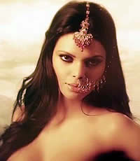Sheryln Chopra in Kamasutra 3D