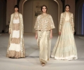 Kareena Kapoor stuns in Rohit Bal's Lakmé S/R 2016 Finale