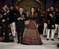 Kareena Kapoor stuns in Rohit Bal's Lakmé S/R 2016 Finale