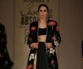 Kareena Kapoor stuns in Rohit Bal's Lakmé S/R 2016 Finale