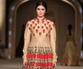 Kareena Kapoor stuns in Rohit Bal's Lakmé S/R 2016 Finale