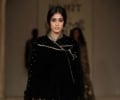 Kareena Kapoor stuns in Rohit Bal's Lakmé S/R 2016 Finale