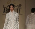 Kareena Kapoor stuns in Rohit Bal's Lakmé S/R 2016 Finale
