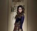 Kareena Kapoor stuns in Rohit Bal's Lakmé S/R 2016 Finale