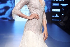 LFW-SR18-26