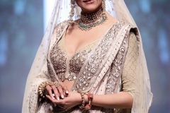 LFW-SR18-33
