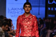 Radhika Apte walks the Catwalk for Lakmé Fashion Week