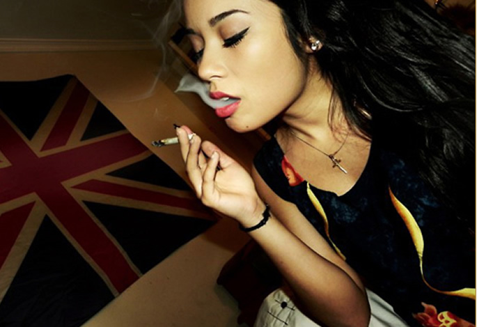 asian women smoke