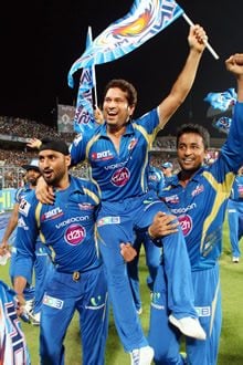 Sachin celebrating his last IPL with Mumbai Indians in 2013