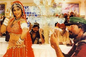 Madhuri Dixit Choli Ke Peeche