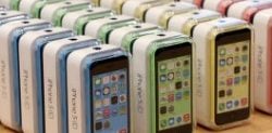 Apple offers cheaper 8GB iPhone 5C