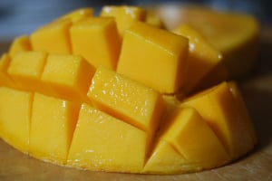 sliced mango