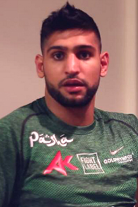 Amir Khan has ended months of speculation by announcing he will fight Chris Algieri, instead of Kell Brook.