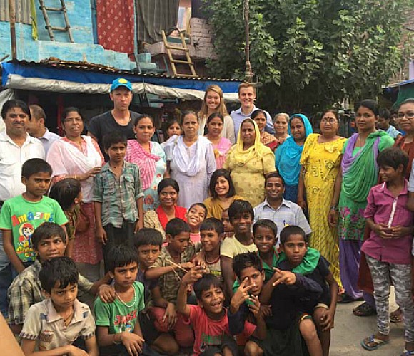 Chris Martin plays surprise Gig in India