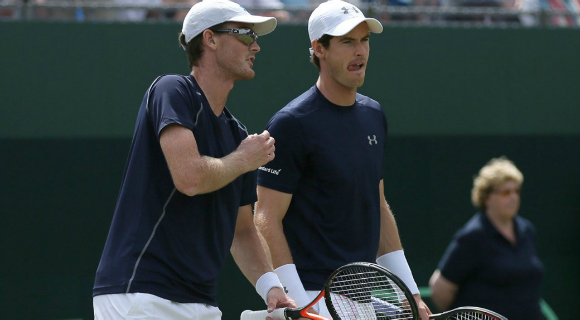 The new tennis doubles pairing of Leander Paes and Andy Murray enjoys their first victory in the Montreal Masters.