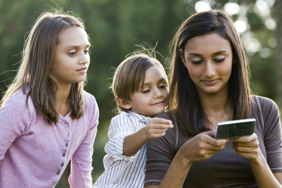 When Should You Give Your Child a Mobile Phone?