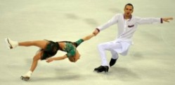 Ice Skating Champions dance to Bollywood music