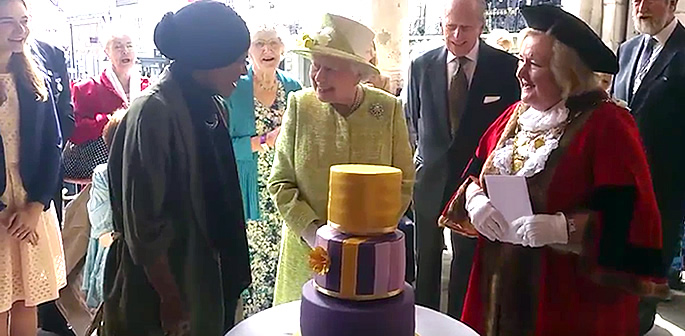 Nadiya Hussain bakes Queen's 90th birthday cake