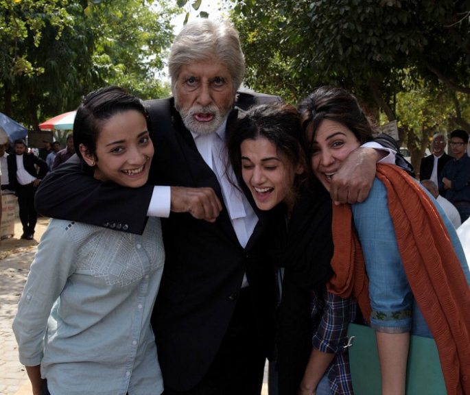 Amitabh Bachchan defends Women in Pink