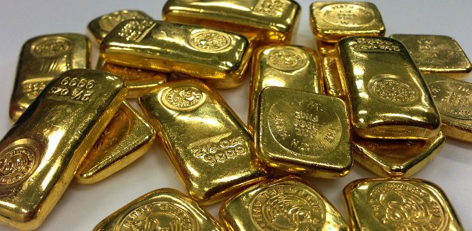 Indian Smuggler caught using Butt to Hide 12 bars of Gold