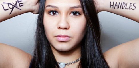 Do Desi Girls sending Nudes experience Fear and Insecurity? | DESIblitz