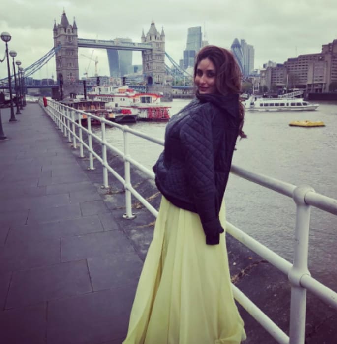 Kareena Kapoor stuns fans with her elegant pictures as she visits London for filming. Marking her return to work, she travelled in proper 'filmy' style!