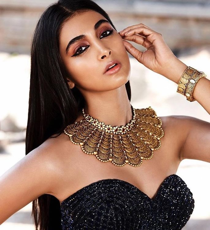 7 Sexy Looks of Pooja Hegde you Need to See