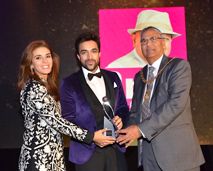 Society Global Indian Icon Awards Raageshwari Loomba and Navin Kundra