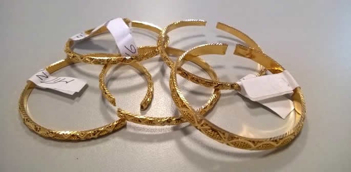 Tre gioiellieri di Birmingham incarcerati per 1 milione di sterline Gold Bangles Scam f