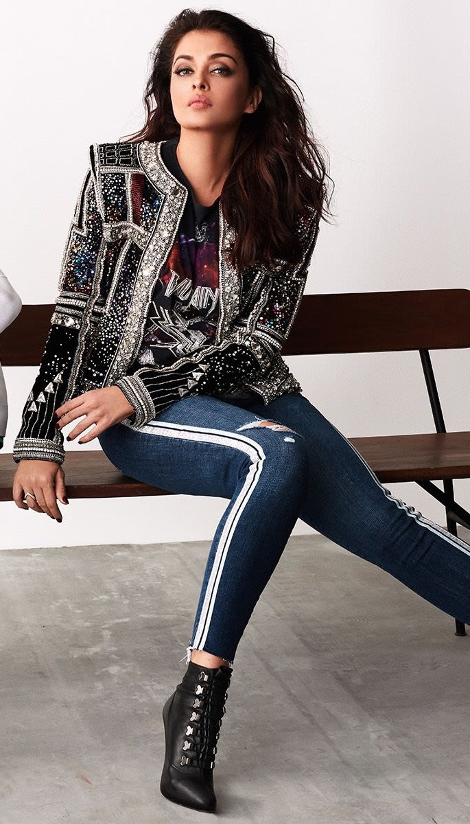 10 Amazing Fashion Looks of Aishwarya Rai Bachchan - jeans and lush jacket