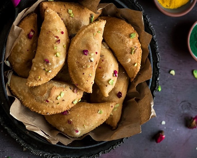Indian Christmas Finger Foods & Sweet Snacks to Enjoy - gojiya