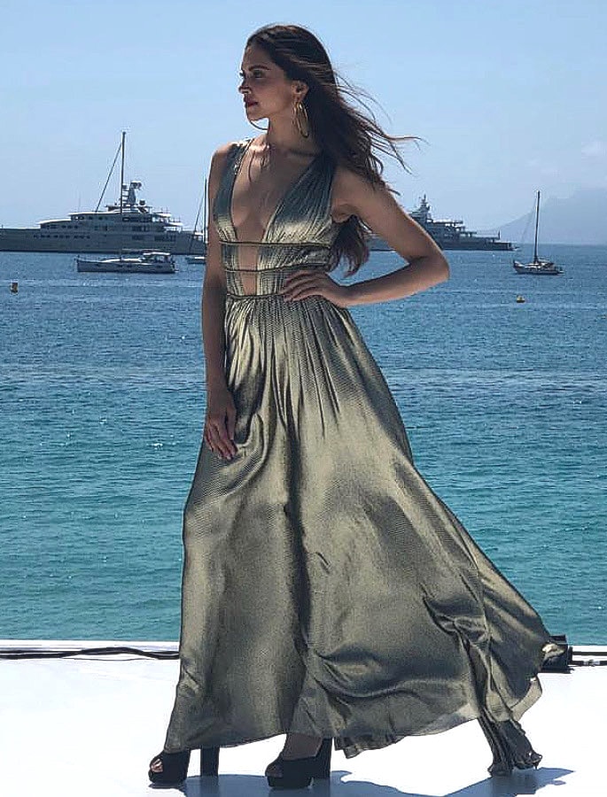 15 Best Deepika Padukone Western Dresses - Futuristic Spirit