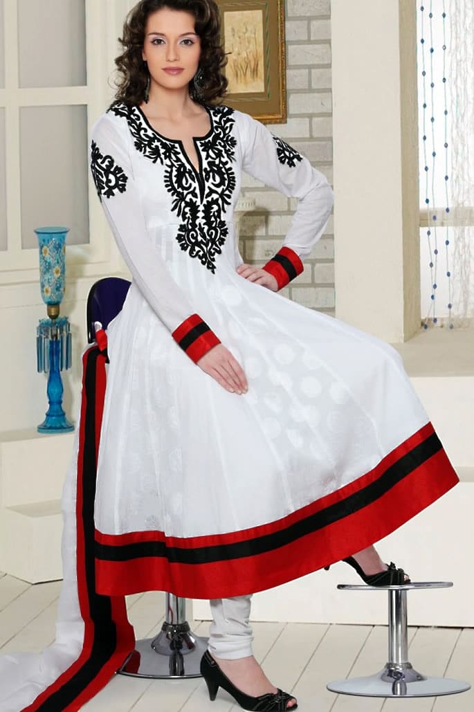 10 Stylish Fashion Looks of Pakistani Women - Pishwas