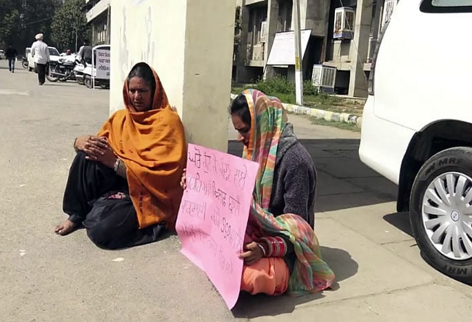 Indian Wife Beaten and Thrown Out of House after Marriage - protest