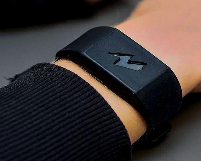 Control Junk Food Eating with this 'Electric Shock' Bracelet