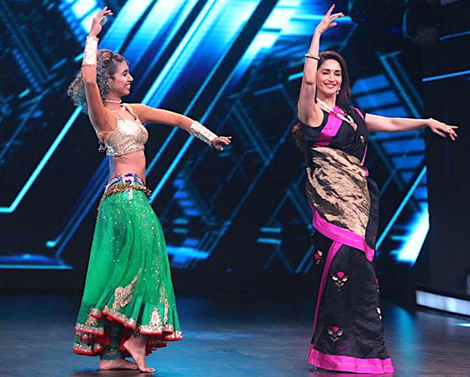 Madhuri Dixit performs Belly Dance Moves for ‘Dance Deewane’ - IA 2