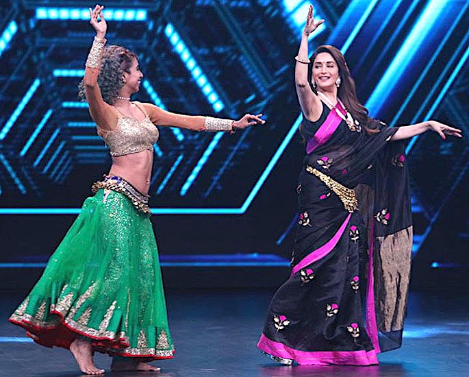 Madhuri Dixit performs Belly Dance Moves for ‘Dance Deewane’ -IA 3