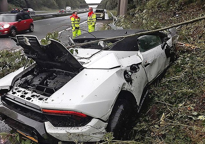 Wedding Guests crash £198k Lamborghini on Motorway 2