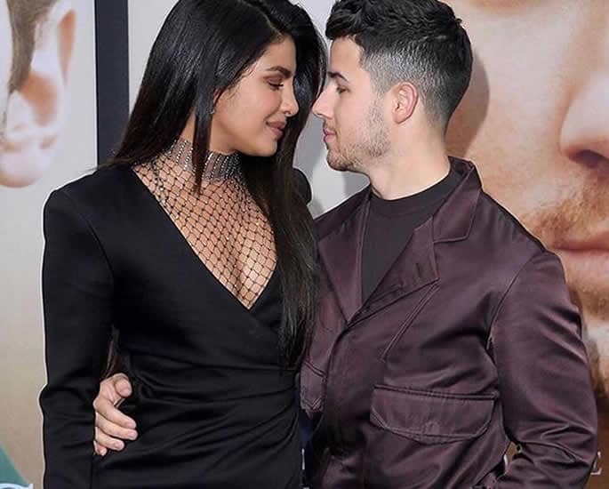 Nick Jonas and Priyanka Chopra looking for a New House - eyes