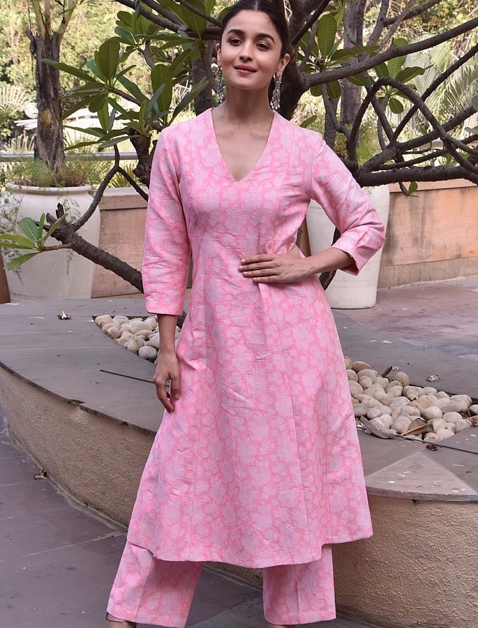 Top 10 Fashion Looks of Alia Bhatt - pretty in pink
