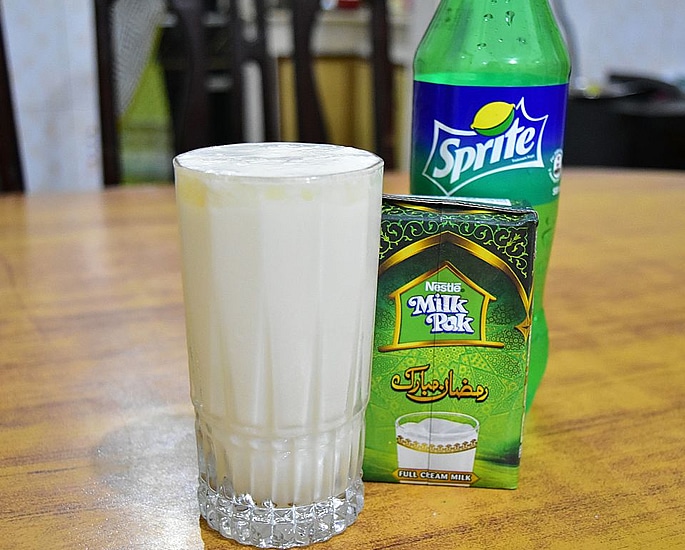 10 Best Drinks in Pakistan known for Their Amazing Taste - doodh soda