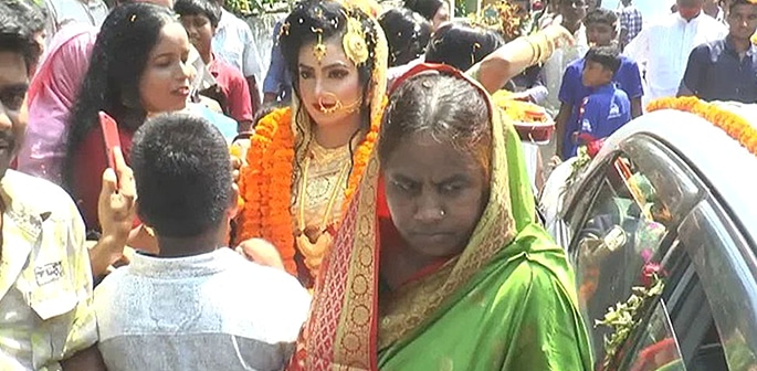 Bangladeshi Bride goes to Groom's House to Tie Knot f