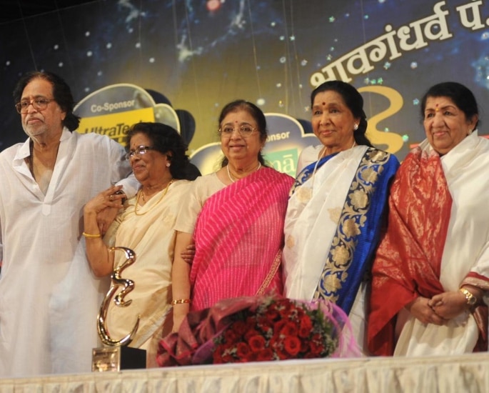 Lata Mangeshkar to release Sister’s Memoirs 'Didi Aur Main' - family