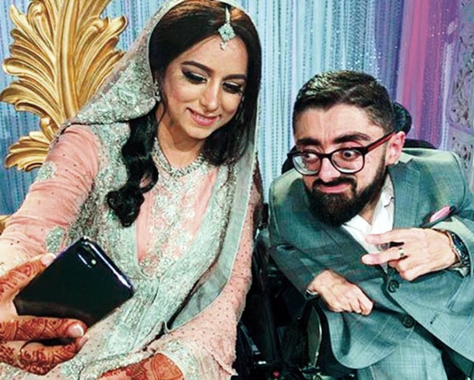 2ft Tall Pakistani Man Bobo marries Fauzia in Grand Wedding - selfie
