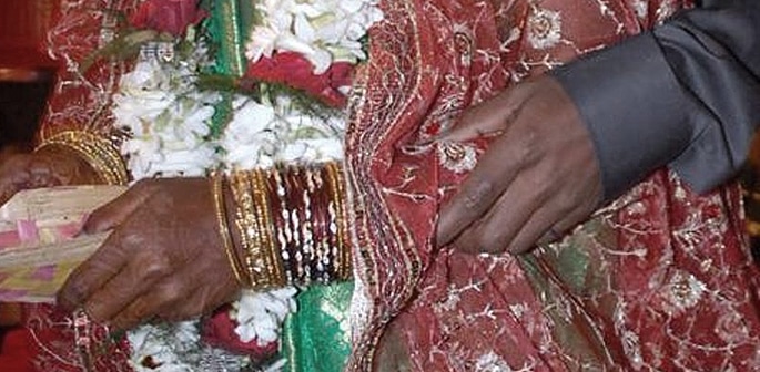 Indian Couple oddly commit Suicide after Love Marriage f