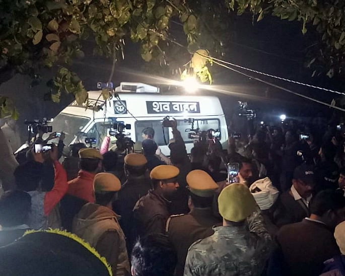 Angry Protests erupt for Unnao Rape Victim who Died - ambulence