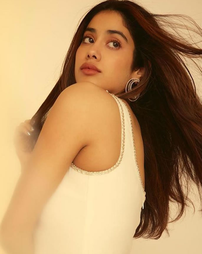 From Dresses to Jeans Janhvi Kapoor oozes Fashion Goals - cream3
