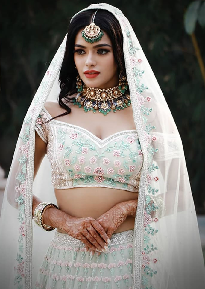 TV Actress Sonyaa Ayodhya marries Harsh Samorre - outfit