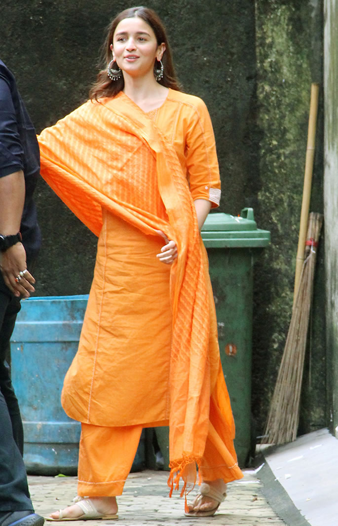 Is Orange a Fashion Favourite of Bollywood Actresses - alia