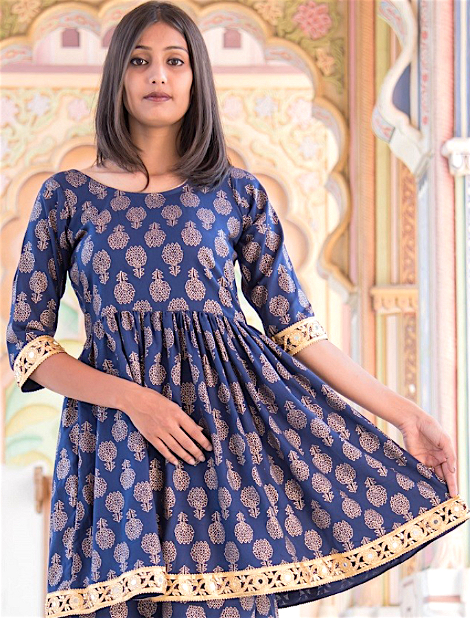 20 Stylish Kurtis to Wear with Jeans - 18